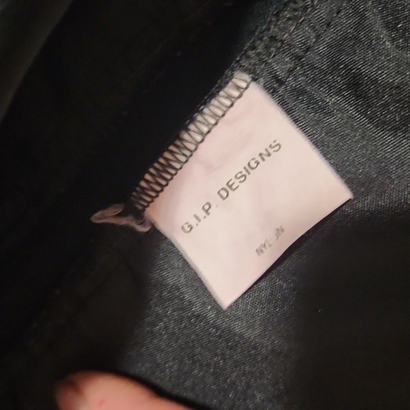 G.I.P Designs hooded dreas - Picture 3 of 3